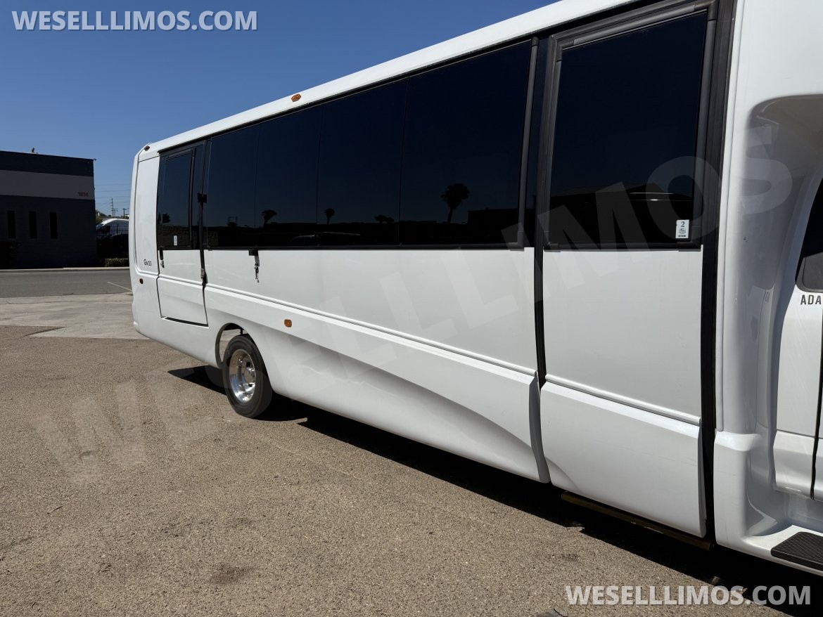 Photo of Executive Shuttle for sale: 2019 Ford F550 GM 33 by Grech