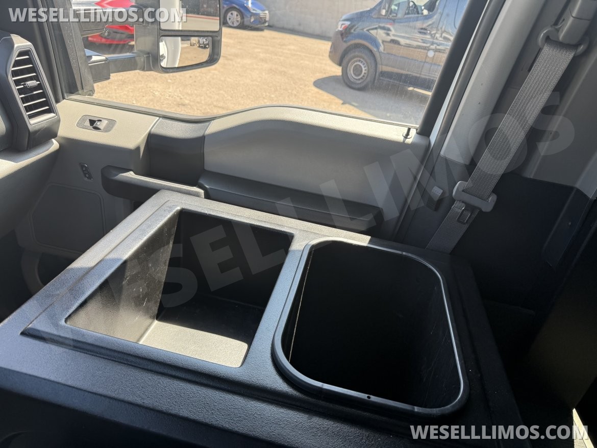 Photo of Executive Shuttle for sale: 2019 Ford F550 GM 33 by Grech