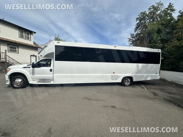 2016 Ford F550 Limo Bus for Sale in Hawthorne, NJ - Photo 2
