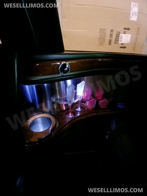 2007 Krystal Lincoln Town Car Limousine