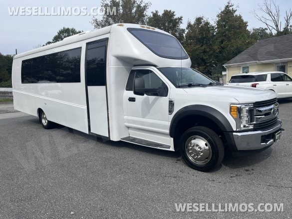 2017 Berkshire  Ford F550 Executive Shuttle Gas
