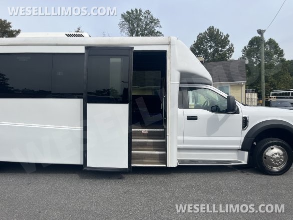 2017 Berkshire  Ford F550 Executive Shuttle Gas