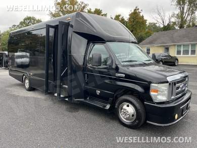 2014 Newport Ford E 450 Battisti  Limo Bus