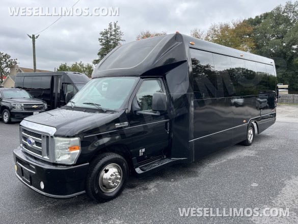 2014 Newport Ford E 450 Battisti  Limo Bus