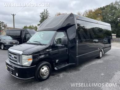 2014 Newport Ford E 450 Battisti  Limo Bus