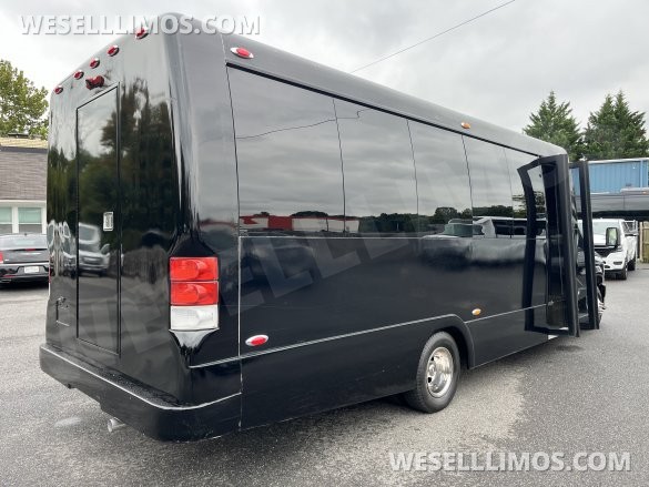 2014 Newport Ford E 450 Battisti  Limo Bus