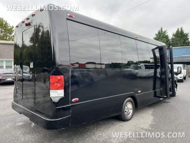 2014 Newport Ford E 450 Battisti  Limo Bus