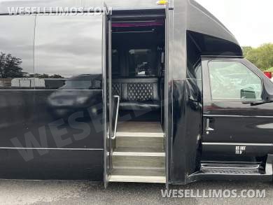 2014 Newport Ford E 450 Battisti  Limo Bus