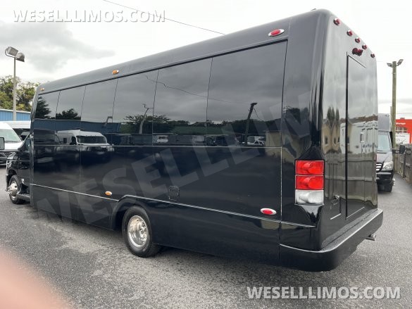 2014 Newport Ford E 450 Battisti  Limo Bus