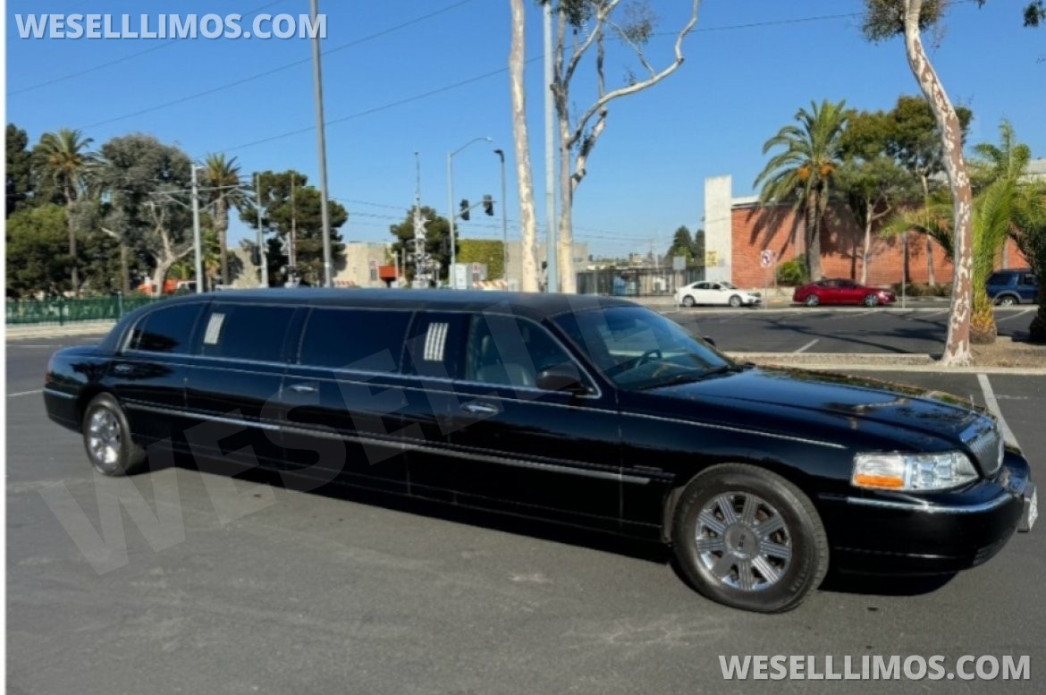 Limousine for sale: 2007 Lincoln Town Executive L Sedan 4d 26"