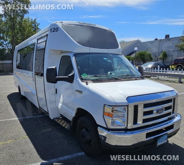 2019 Berkshire / Battisti Limo Ford E450 Limo Bus