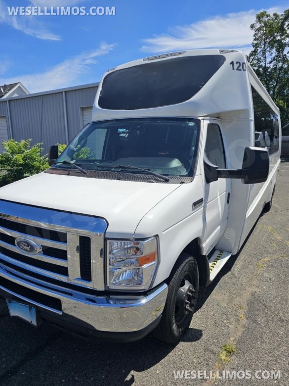 2019 Berkshire / Battisti Limo Ford E450 Limo Bus