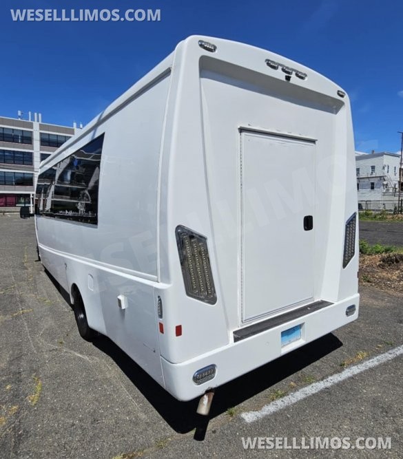 2019 Berkshire / Battisti Limo Ford E450 Limo Bus