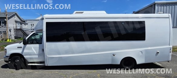 2019 Berkshire / Battisti Limo Ford E450 Limo Bus