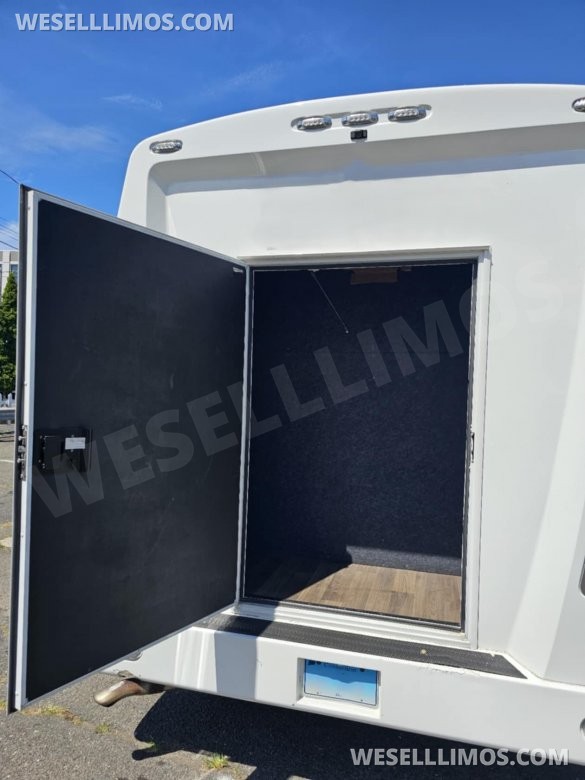 2019 Berkshire / Battisti Limo Ford E450 Limo Bus
