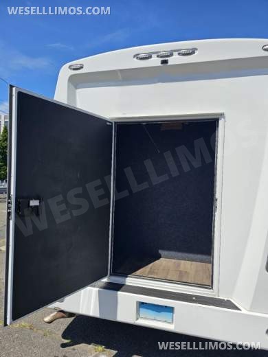 2019 Berkshire / Battisti Limo Ford E450 Limo Bus