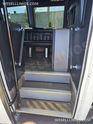 2019 Berkshire / Battisti Limo Ford E450 Limo Bus