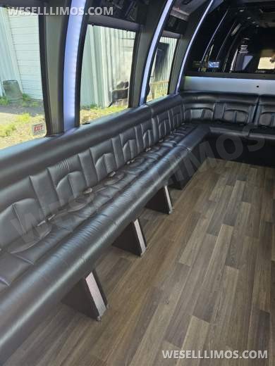 2019 Berkshire / Battisti Limo Ford E450 Limo Bus