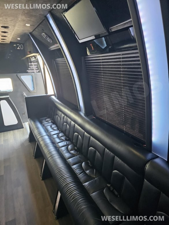 2019 Berkshire / Battisti Limo Ford E450 Limo Bus