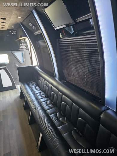 2019 Berkshire / Battisti Limo Ford E450 Limo Bus