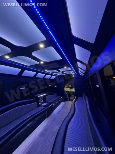 2012 Custom Mobile Conversions Ford F-550 Limo Bus