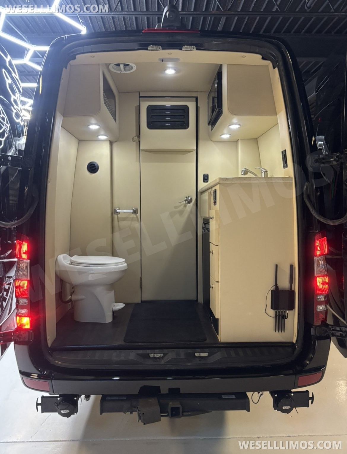Photo of Sprinter for sale: 2018 Mercedes-Benz Sprinter 3500 Daycruiser 170" by Midwest Automotive Designs