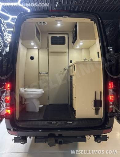 2018 Midwest Automotive Designs Mercedes-Benz Sprinter 3500 Daycruiser