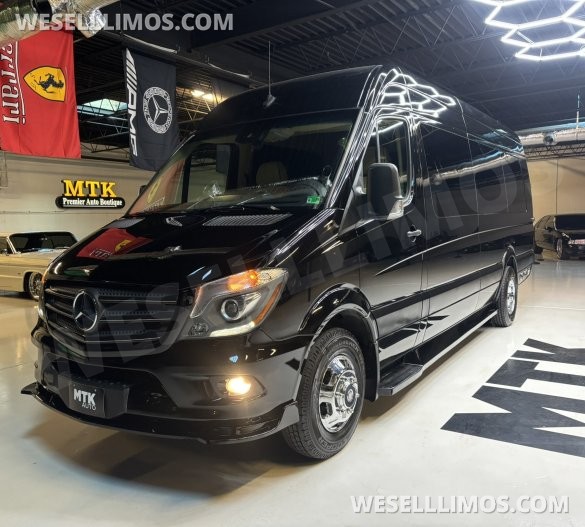 2018 Midwest Automotive Designs Mercedes-Benz Sprinter 3500 Daycruiser