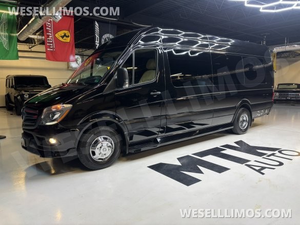 2018 Midwest Automotive Designs Mercedes-Benz Sprinter 3500 Daycruiser