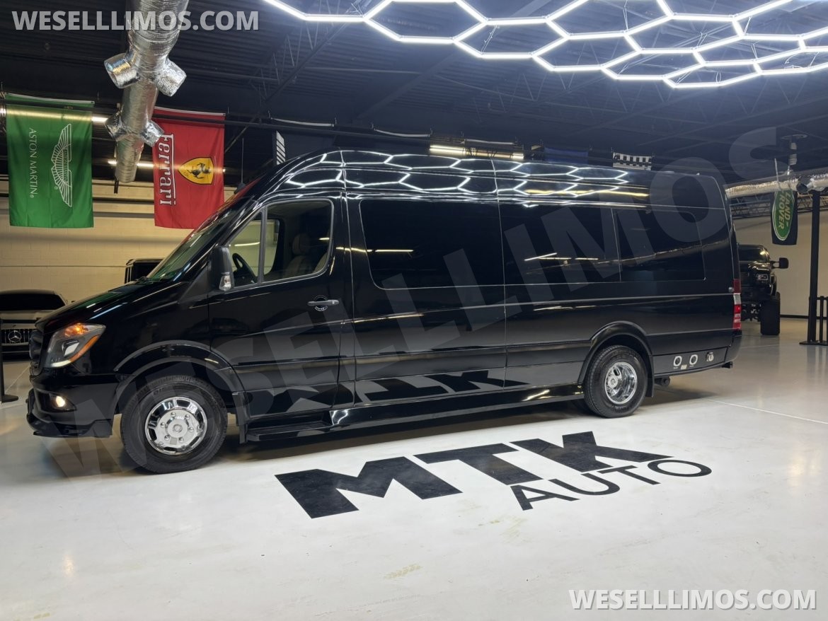 Photo of Sprinter for sale: 2018 Mercedes-Benz Sprinter 3500 Daycruiser 170" by Midwest Automotive Designs