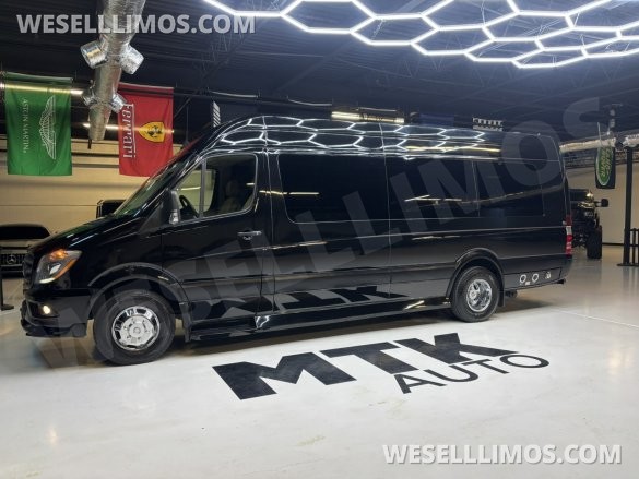 2018 Midwest Automotive Designs Mercedes-Benz Sprinter 3500 Daycruiser