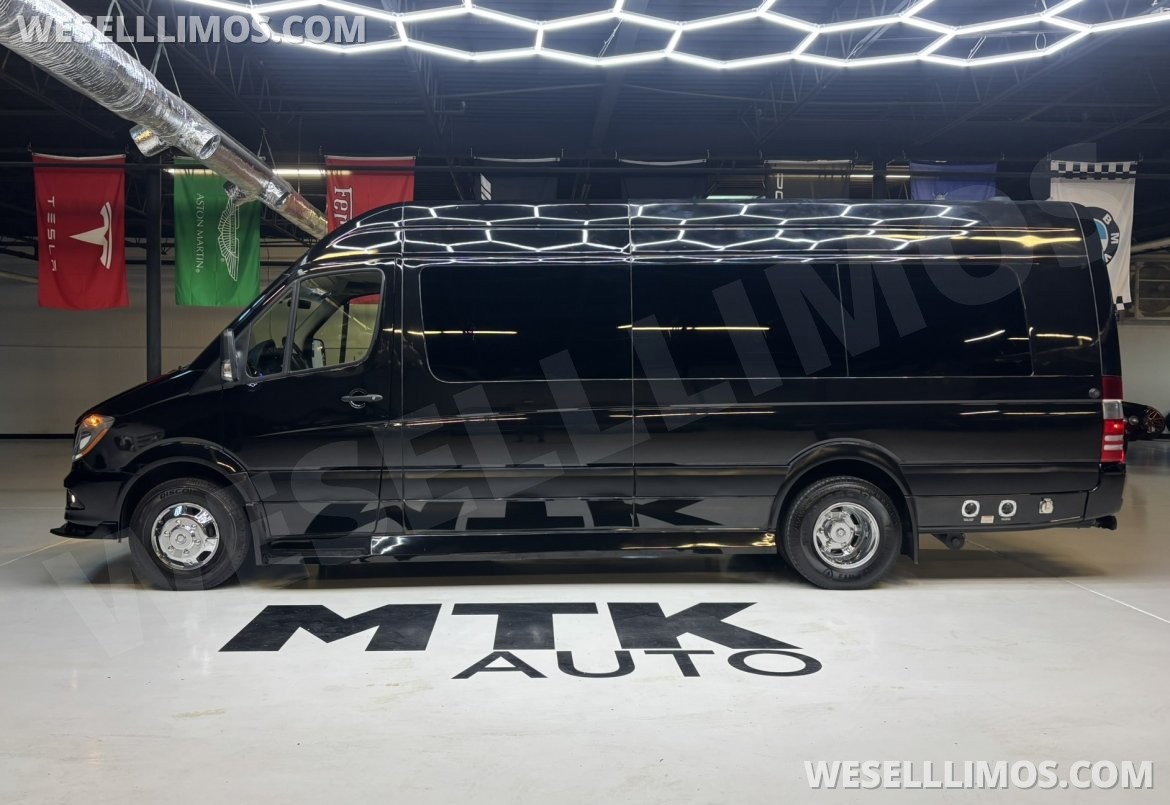 Photo of Sprinter for sale: 2018 Mercedes-Benz Sprinter 3500 Daycruiser 170" by Midwest Automotive Designs