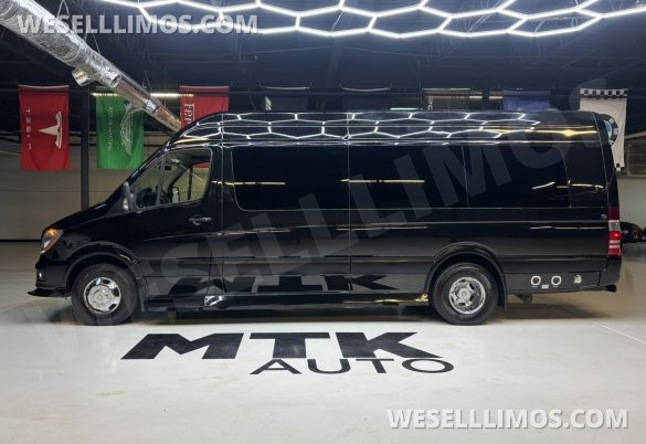 2018 Midwest Automotive Designs Mercedes-Benz Sprinter 3500 Daycruiser