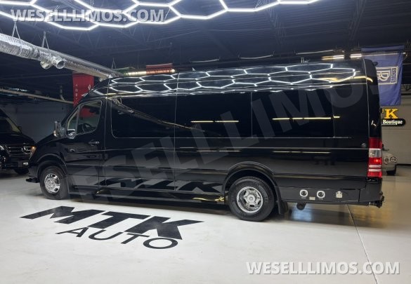 2018 Midwest Automotive Designs Mercedes-Benz Sprinter 3500 Daycruiser