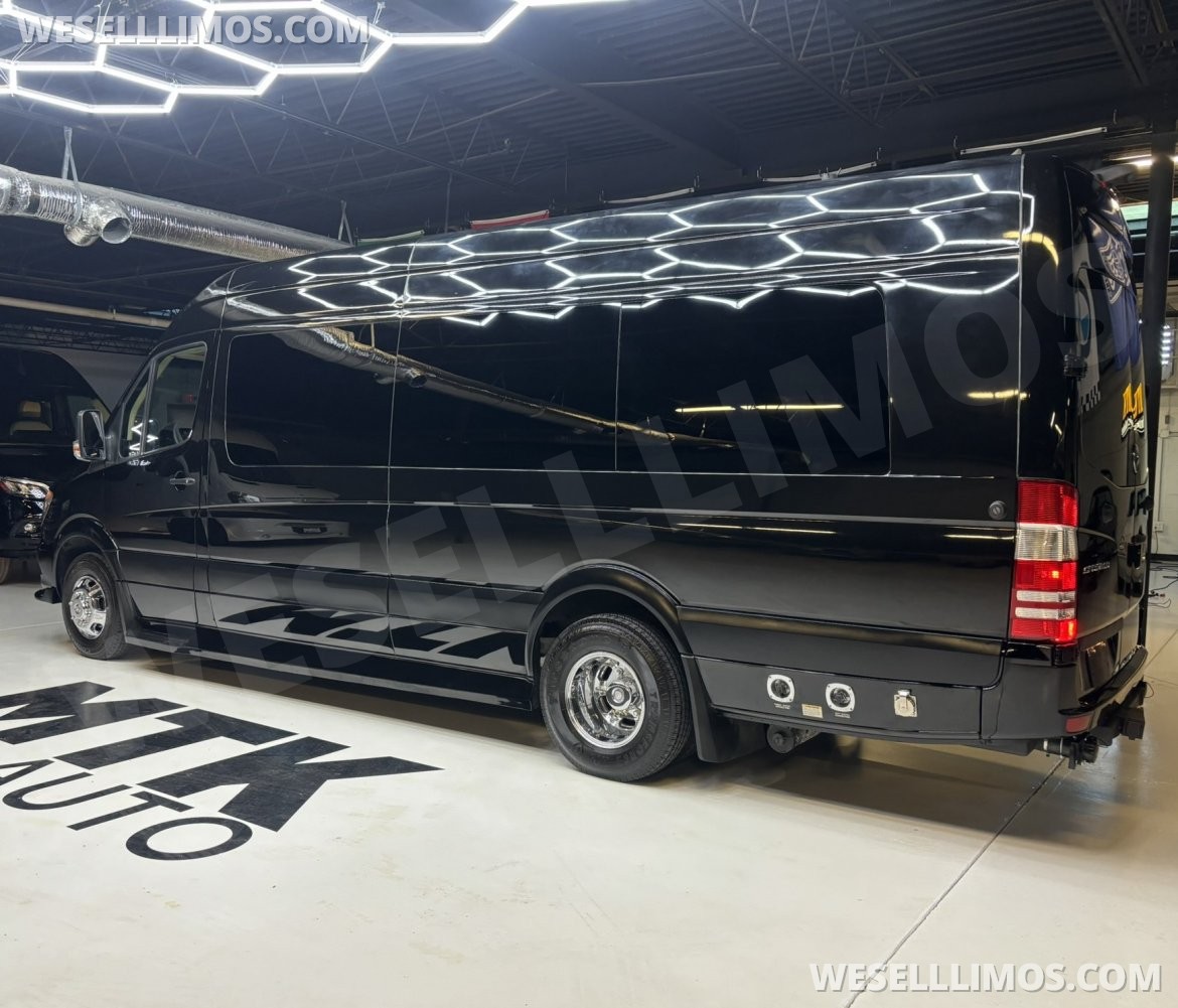 Photo of Sprinter for sale: 2018 Mercedes-Benz Sprinter 3500 Daycruiser 170" by Midwest Automotive Designs