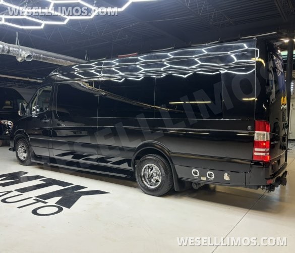 2018 Midwest Automotive Designs Mercedes-Benz Sprinter 3500 Daycruiser
