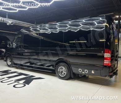 2018 Midwest Automotive Designs Mercedes-Benz Sprinter 3500 Daycruiser