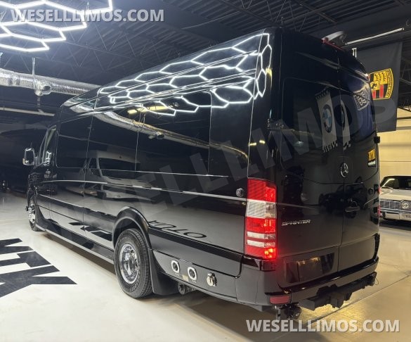 2018 Midwest Automotive Designs Mercedes-Benz Sprinter 3500 Daycruiser