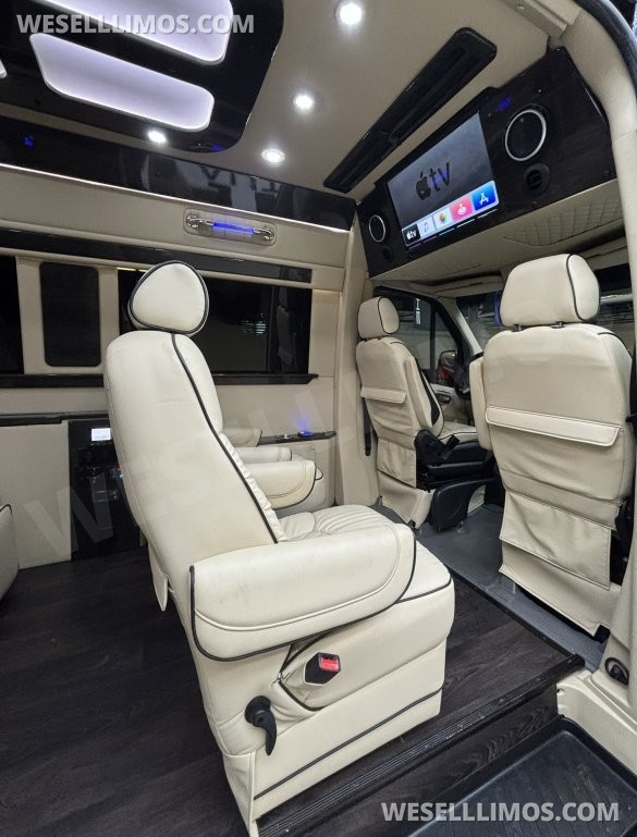 2018 Midwest Automotive Designs Mercedes-Benz Sprinter 3500 Daycruiser