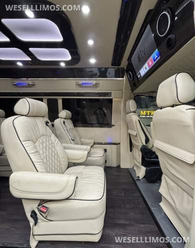 2018 Midwest Automotive Designs Mercedes-Benz Sprinter 3500 Daycruiser