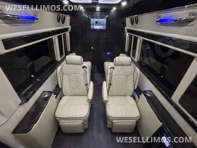 2018 Midwest Automotive Designs Mercedes-Benz Sprinter 3500 Daycruiser