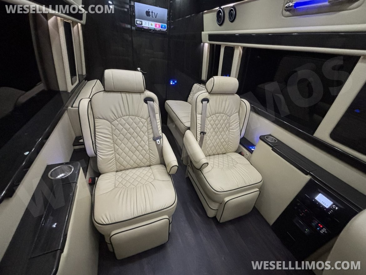 Photo of Sprinter for sale: 2018 Mercedes-Benz Sprinter 3500 Daycruiser 170" by Midwest Automotive Designs