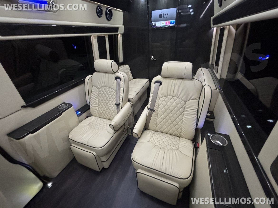 Photo of Sprinter for sale: 2018 Mercedes-Benz Sprinter 3500 Daycruiser 170" by Midwest Automotive Designs