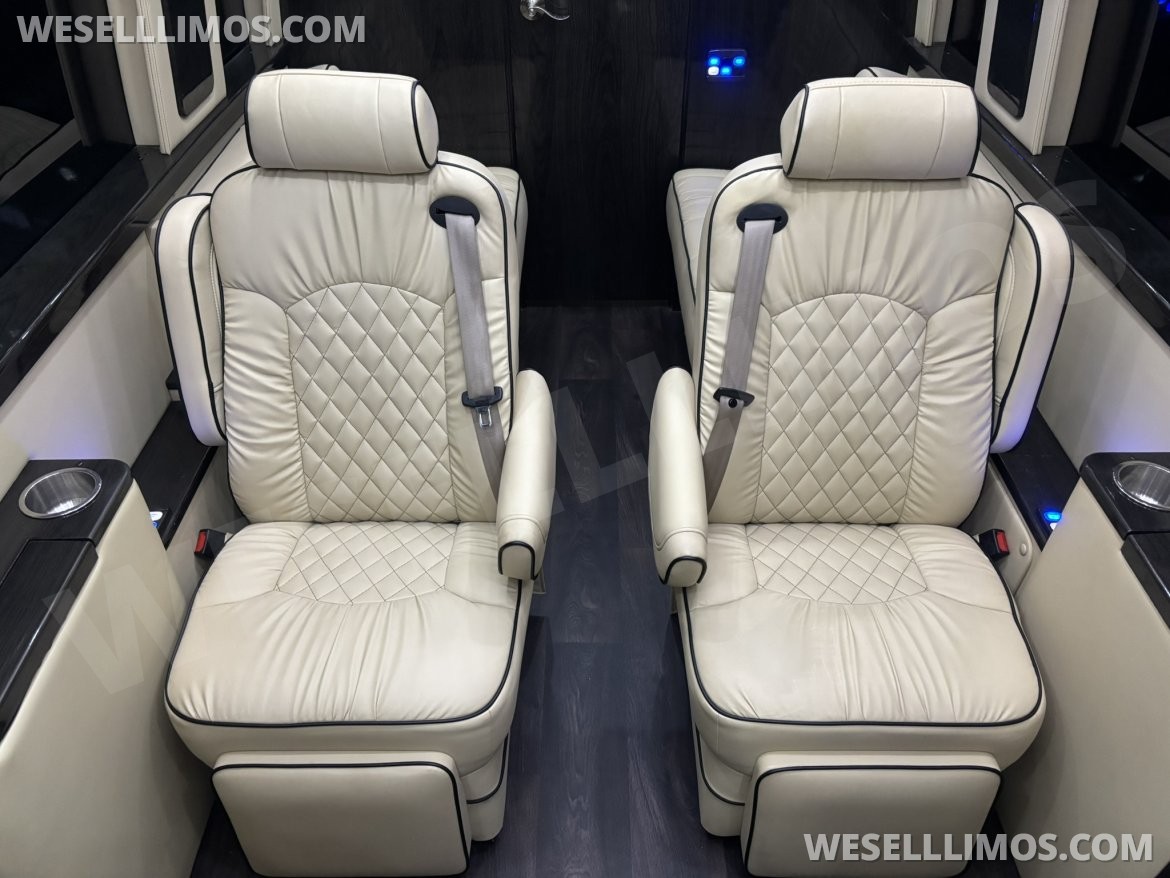 Photo of Sprinter for sale: 2018 Mercedes-Benz Sprinter 3500 Daycruiser 170" by Midwest Automotive Designs