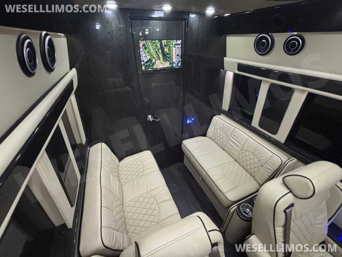 Photo of Sprinter for sale: 2018 Mercedes-Benz Sprinter 3500 Daycruiser 170" by Midwest Automotive Designs