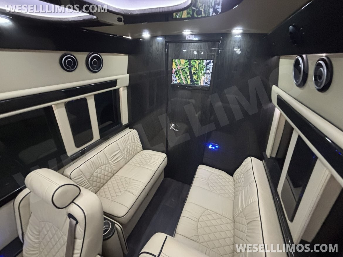 Photo of Sprinter for sale: 2018 Mercedes-Benz Sprinter 3500 Daycruiser 170" by Midwest Automotive Designs