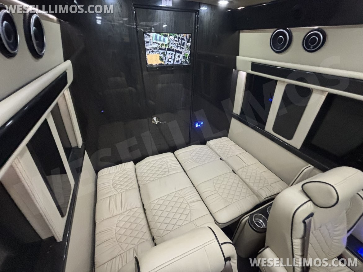Photo of Sprinter for sale: 2018 Mercedes-Benz Sprinter 3500 Daycruiser 170" by Midwest Automotive Designs