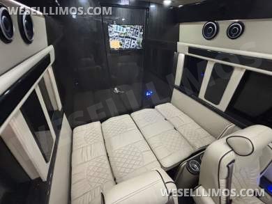 2018 Midwest Automotive Designs Mercedes-Benz Sprinter 3500 Daycruiser