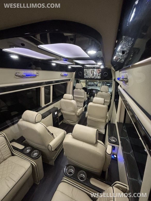 2018 Midwest Automotive Designs Mercedes-Benz Sprinter 3500 Daycruiser
