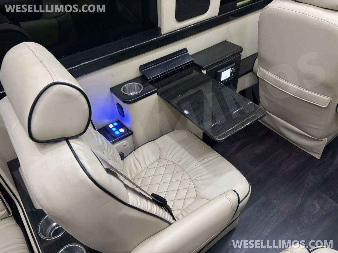 Photo of Sprinter for sale: 2018 Mercedes-Benz Sprinter 3500 Daycruiser 170" by Midwest Automotive Designs